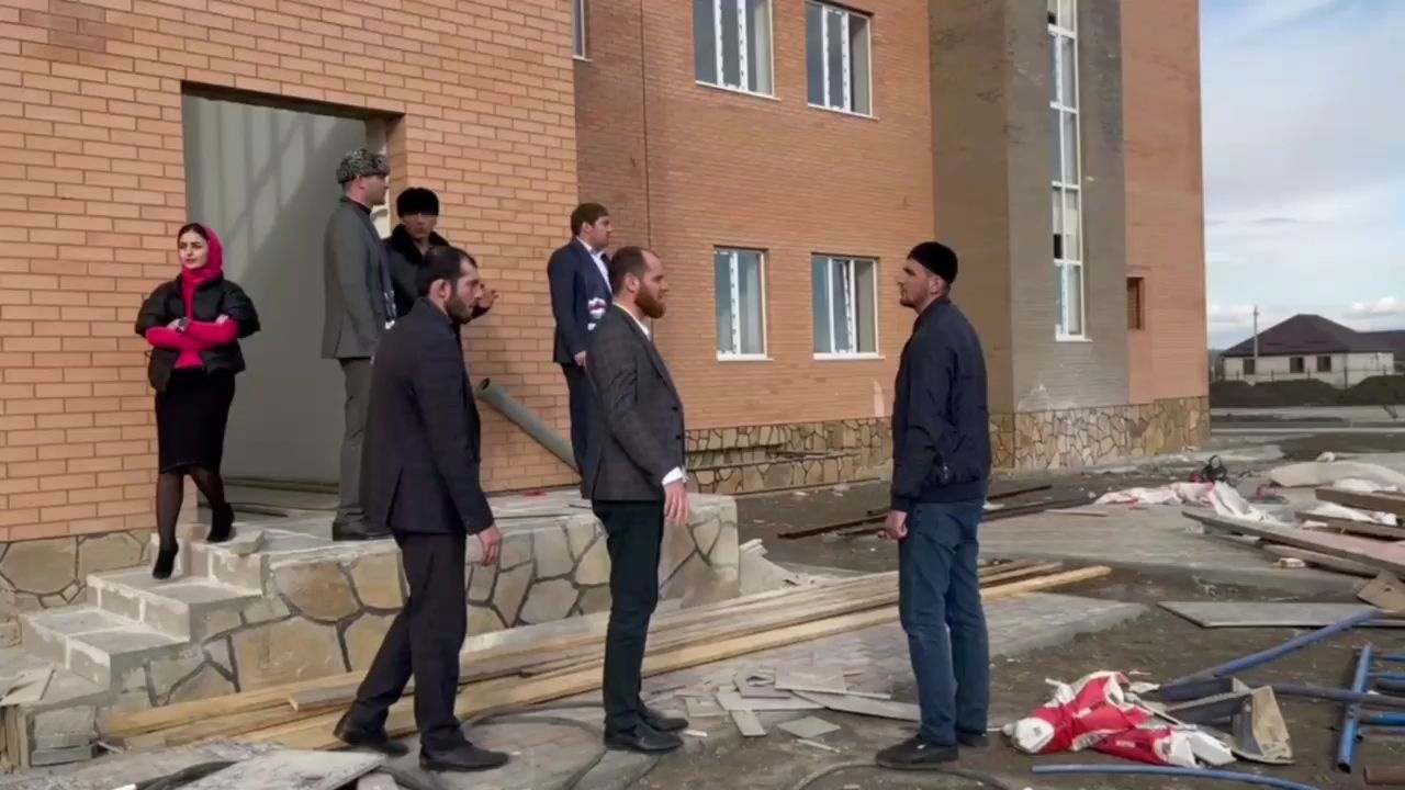 Ахмед Дидигов и Беслан Горчханов проверили ход строительства школы на 704 места в Сунже.