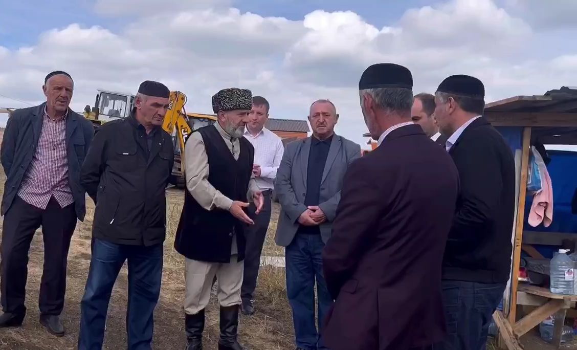 Единороссы посетили площадку строительства Дома культуры в сельском поселении Долаково.