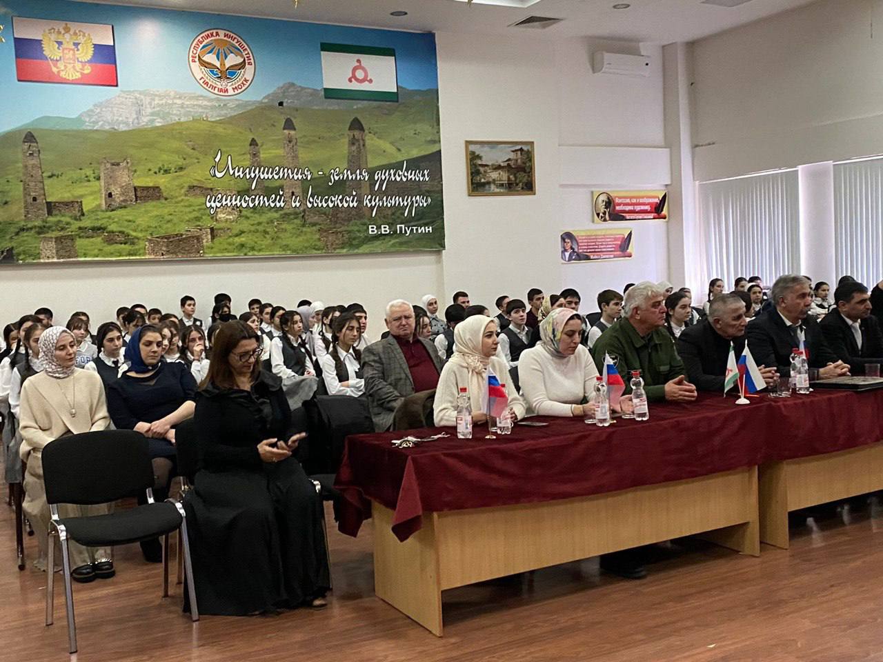 Партийцы приняли участие в мероприятии посвященном открытию первичного отделения Российского движения детей и молодежи &quot;Движение первых&quot;.